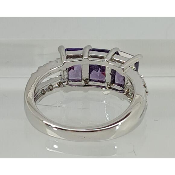 Vintage Ring Size 7.25 Silver Tone White Gold Plated Purple Sim Diamond CZ - Picture 4 of 10